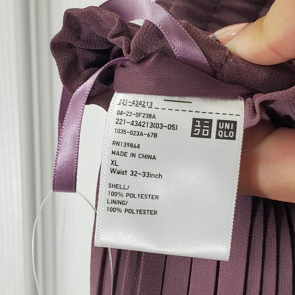 Uniqlo Chiffon Pleated Skirt Pants in Purple - Picture 4 of 5